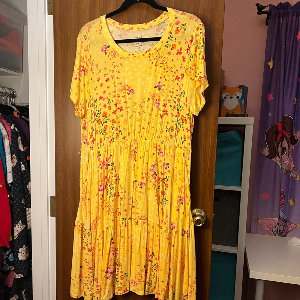 Torrid super soft yellow floral dress, size 2, excellent condition!